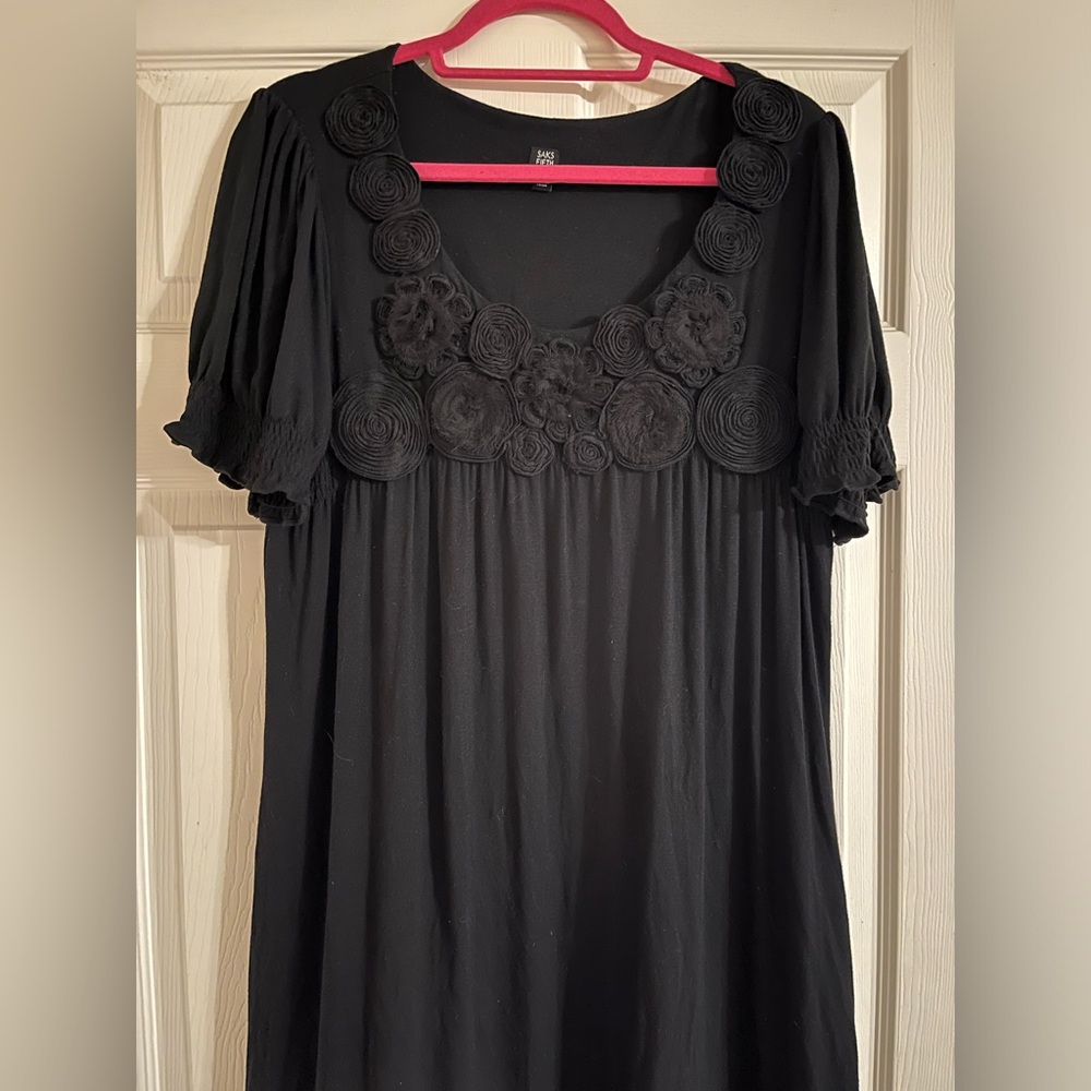 Romantic floral appliqué above the knee shift dress